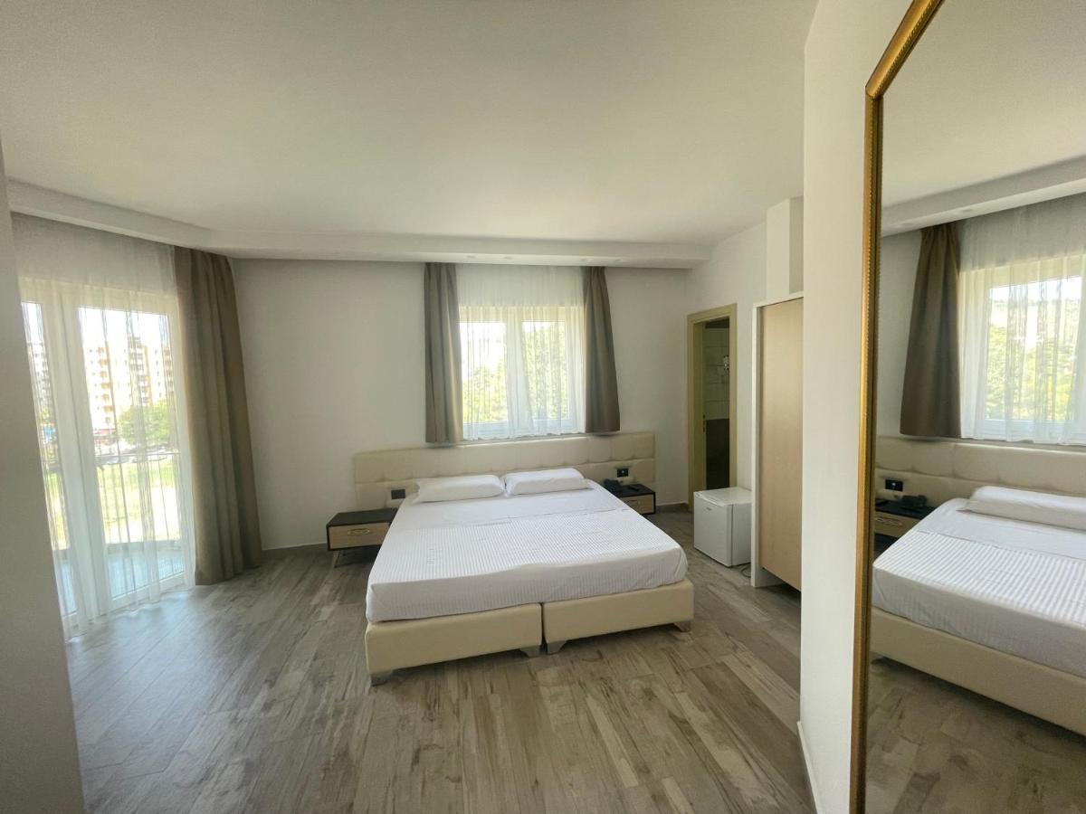 Mille Amici Hotel Shëngjin Buitenkant foto