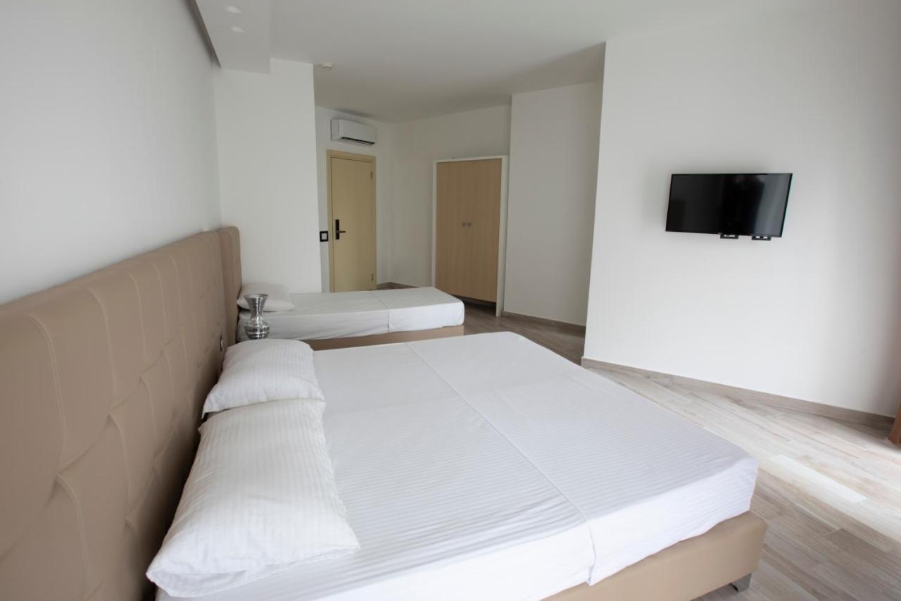 Mille Amici Hotel Shëngjin Buitenkant foto